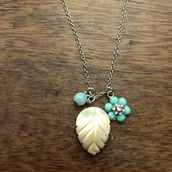 Leaf pendant with blue charms - Picture 1 of 2